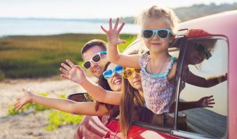 Voiture : 5 idées pour amuser les enfants pendant un long trajet