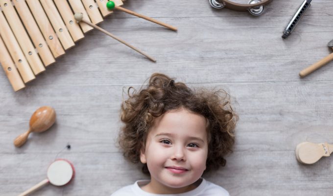 Temps pluvieux ? Enfants heureux : 3 idées d’activités à réaliser par temps gris !